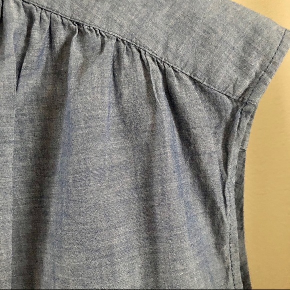 Light denim sleeveless blouse - Picture 4 of 5